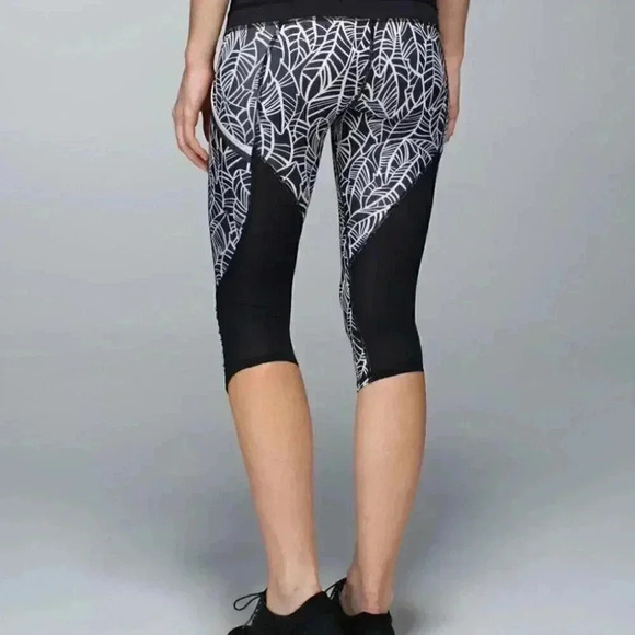 Lululemon pretty palm angel wing crop athletic yoga casual trendy legging pant 4 - Picture 4 of 4
